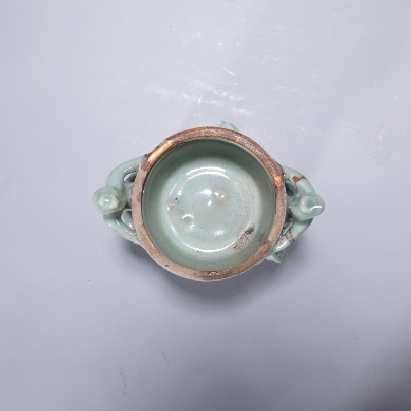 明代 龙泉窑人物鼓钉香薰 - 图2