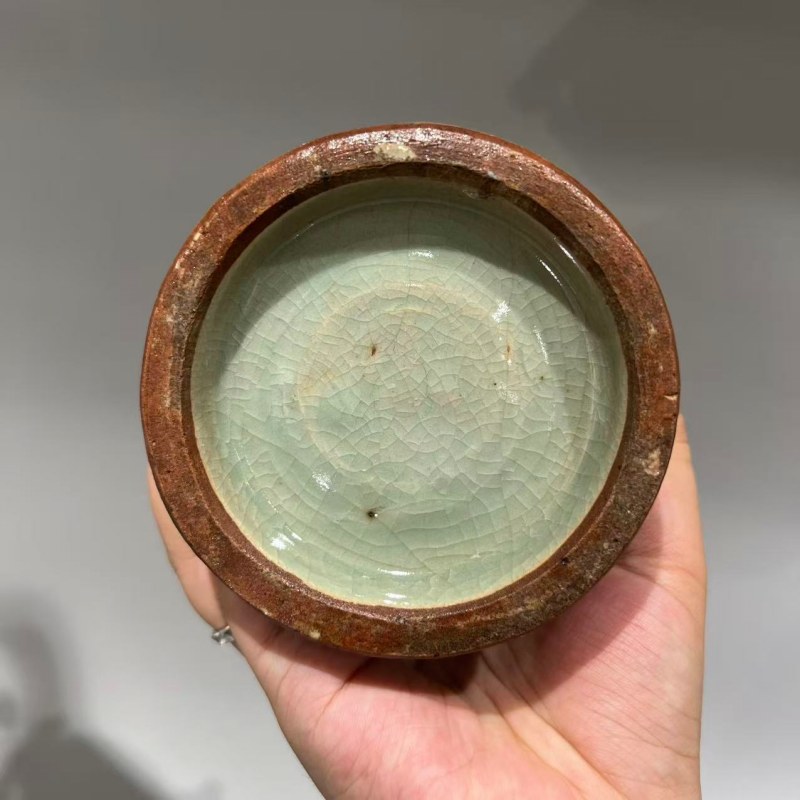 明代 龙泉窑人物鼓钉香薰 - 图8
