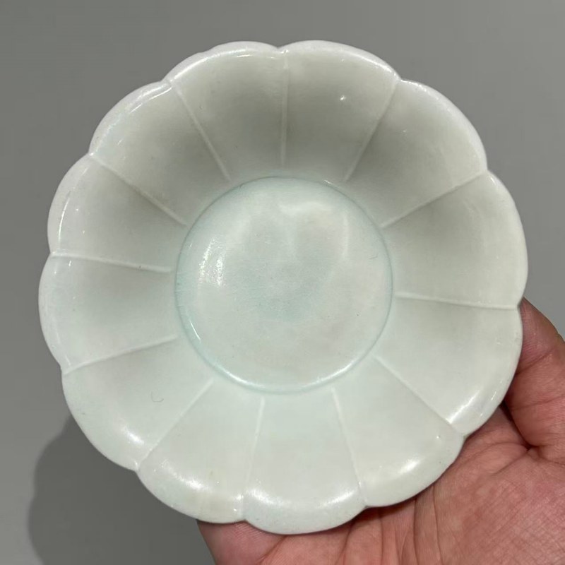 明代 湖田窑青白釉花口碟一对 - 图4