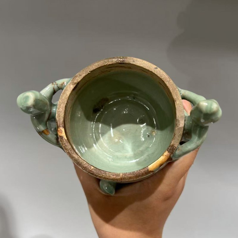 明代 龙泉窑人物鼓钉香薰 - 图4