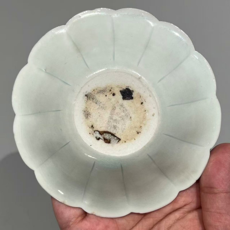 明代 湖田窑青白釉花口碟一对 - 图6