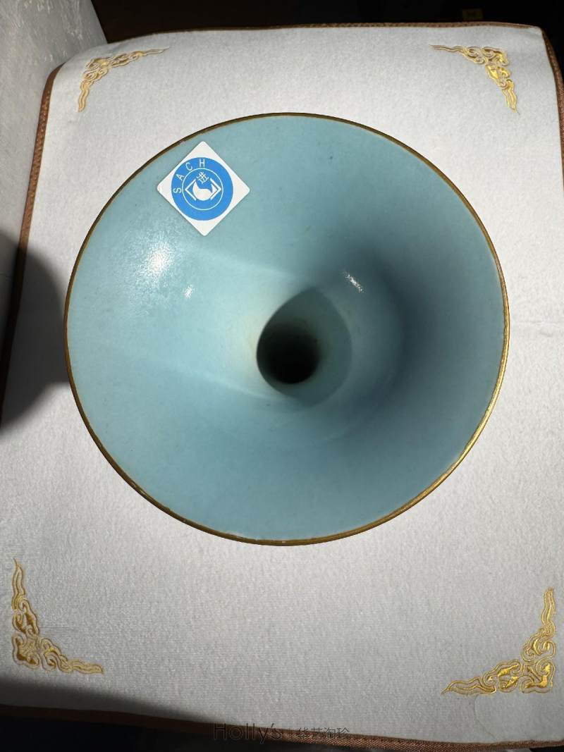 清乾隆 珊瑚红地洋彩八吉祥纹花觚 - 图30