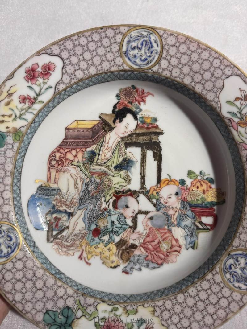 清雍正 广珐琅画仕女婴戏猜拳图折腰盘（唐金堂绘） - 图23