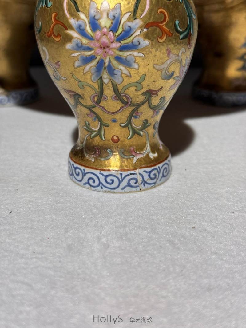 清乾隆 御制金地粉彩番莲八吉祥纹朝天耳三足炉（配盖、座） - 图38