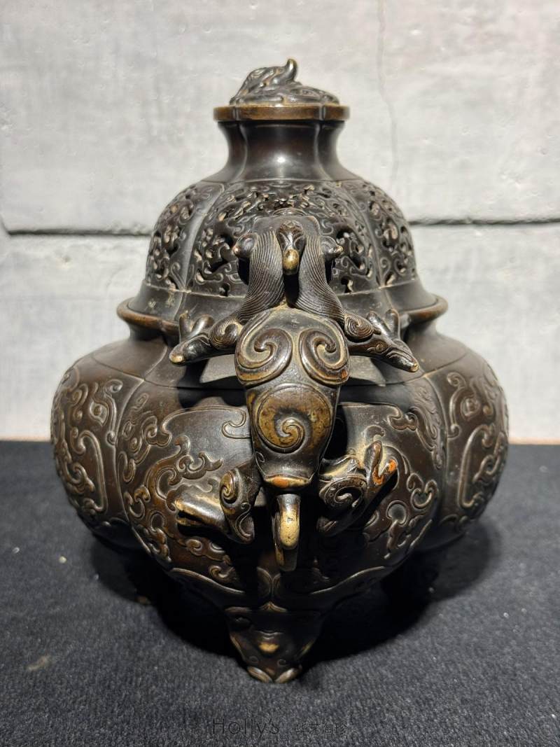 清乾隆 铜夔凤纹龙耳海棠式薰炉 - 图15