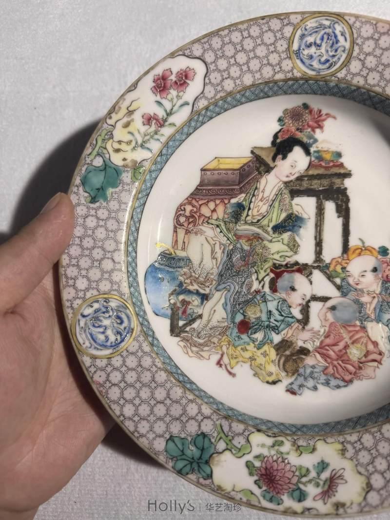 清雍正 广珐琅画仕女婴戏猜拳图折腰盘（唐金堂绘） - 图27