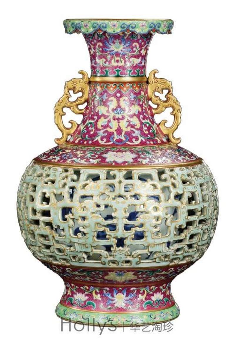 清乾隆 蓝地描金开光镂雕粉彩四季花卉套瓶 - 图50
