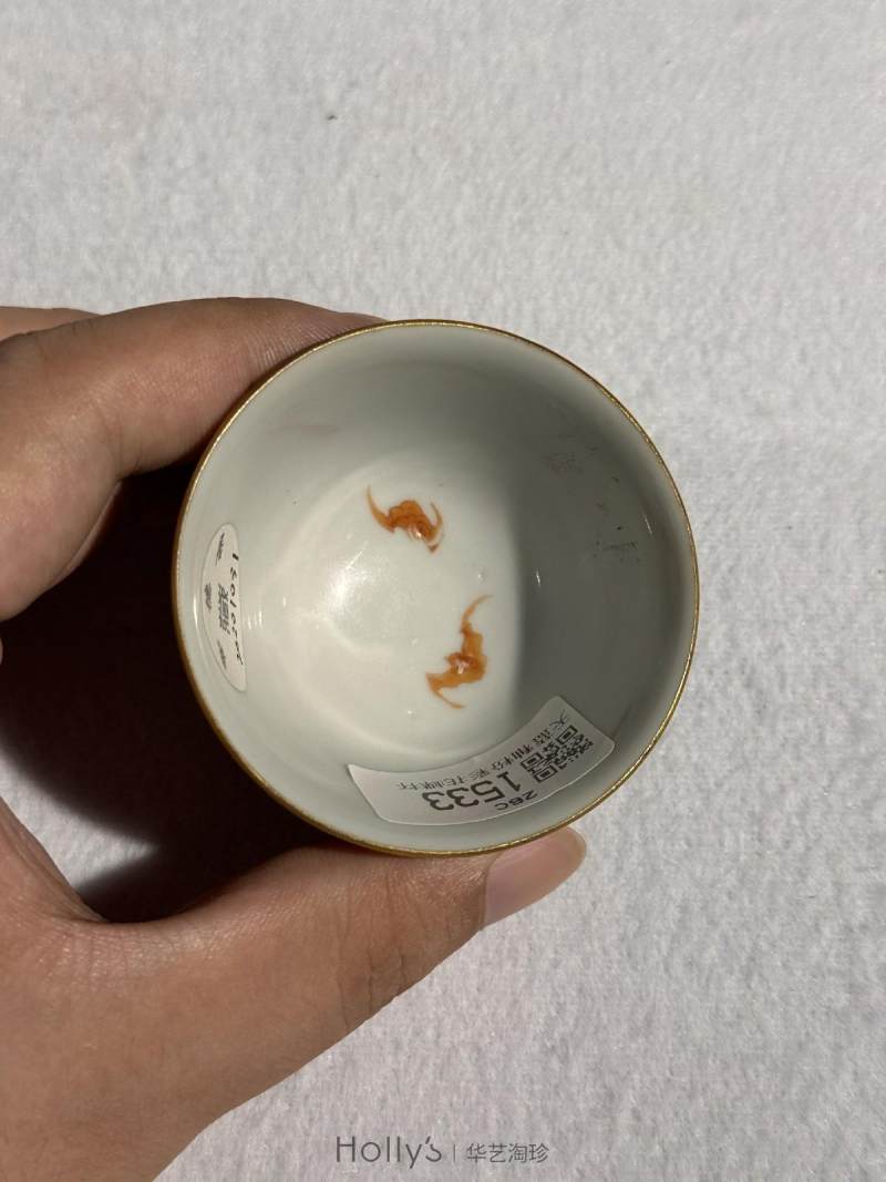 清乾隆 天蓝釉粉彩花蝶杯 - 图16