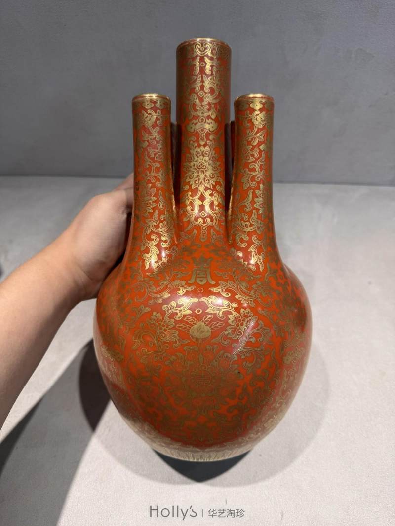 清嘉庆 珊瑚红地描金彩缠枝西番莲寿字纹五岳瓶 - 图13