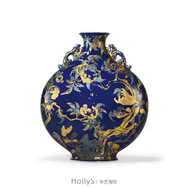 清乾隆 蓝地金银彩宝相花瑞蝠纹灯笼瓶 - 图32