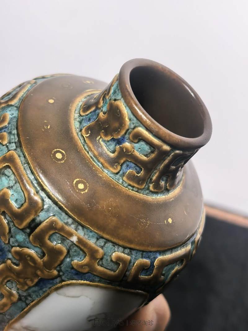 清乾隆 唐窑仿古铜釉描金四开光粉彩四季山水纹小尊 - 图56