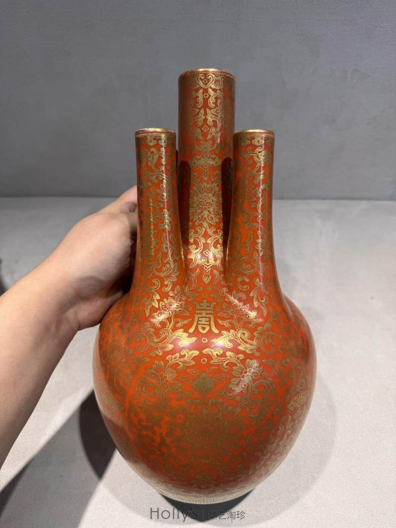 清嘉庆 珊瑚红地描金彩缠枝西番莲寿字纹五岳瓶 - 图14