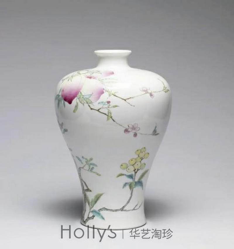 清雍正 白釉暗刻缠枝莲粉彩萱寿延龄图梅瓶 - 图34