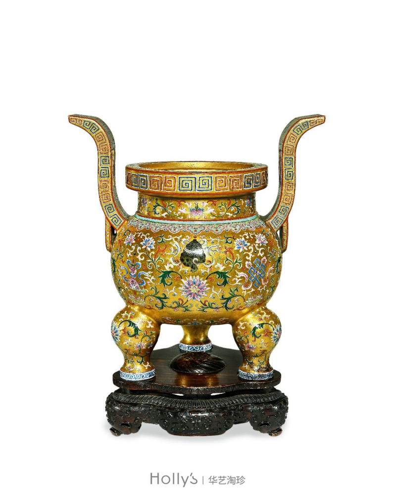 清乾隆 御制金地粉彩番莲八吉祥纹朝天耳三足炉（配盖、座） - 图30