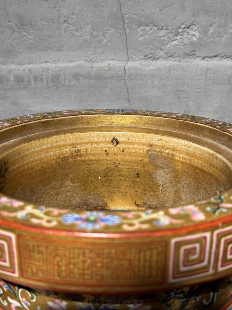清乾隆 御制金地粉彩番莲八吉祥纹朝天耳三足炉（配盖、座） - 图50
