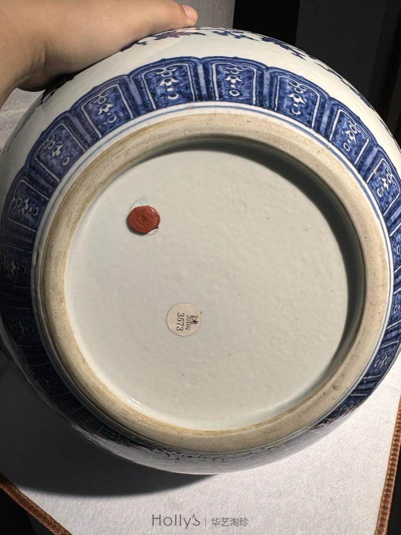 清雍正 青花缠枝莲纹大天球瓶 - 图25