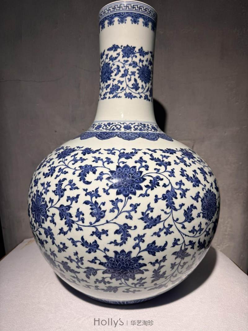 清雍正 青花缠枝莲纹大天球瓶 - 图27