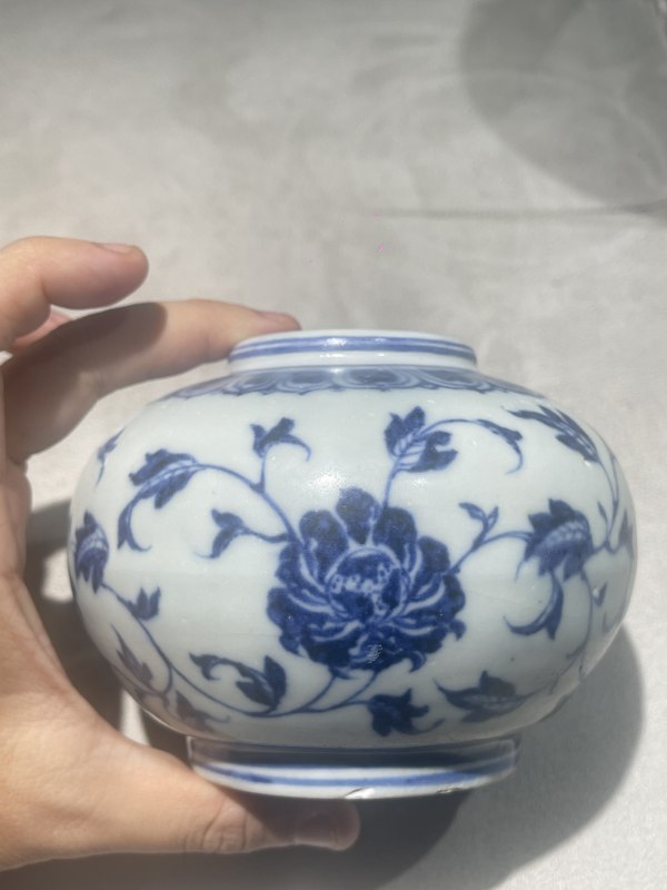 明宣德 青花缠枝花卉纹罐 - 图10