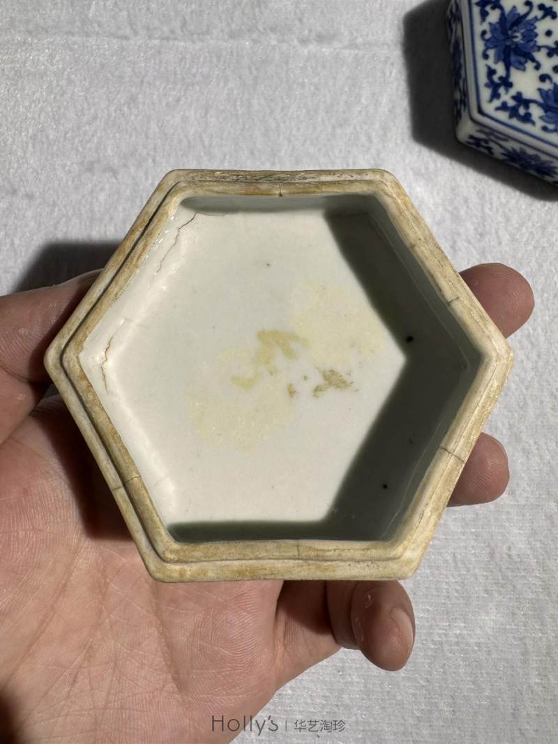 清乾隆 青花缠枝莲纹六角印泥盒 - 图14