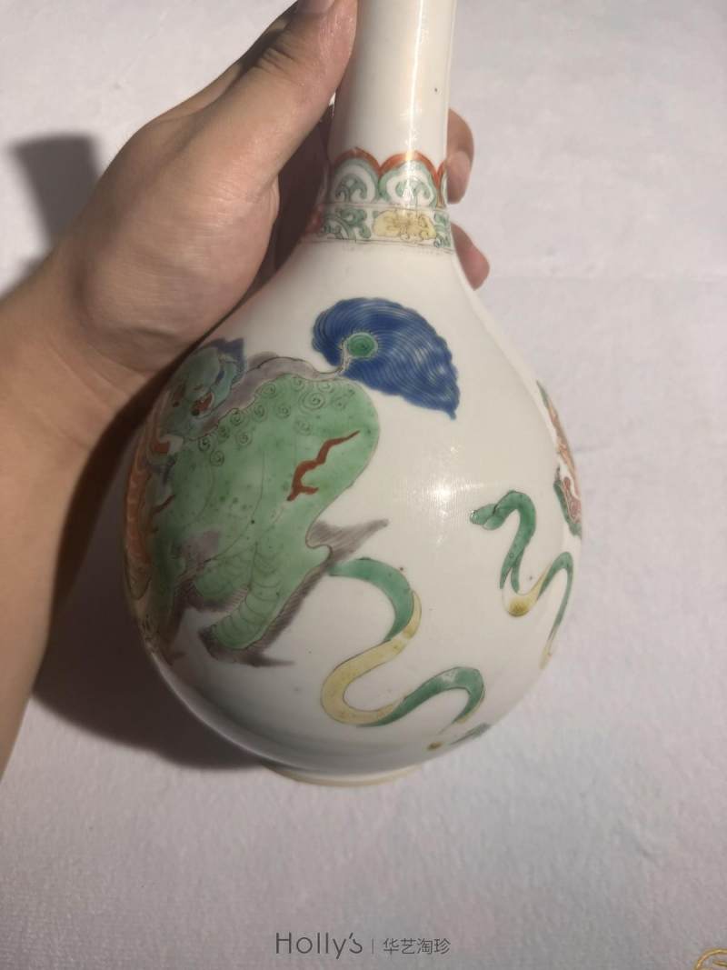 清康熙 五彩狮子戏球胆瓶 - 图15