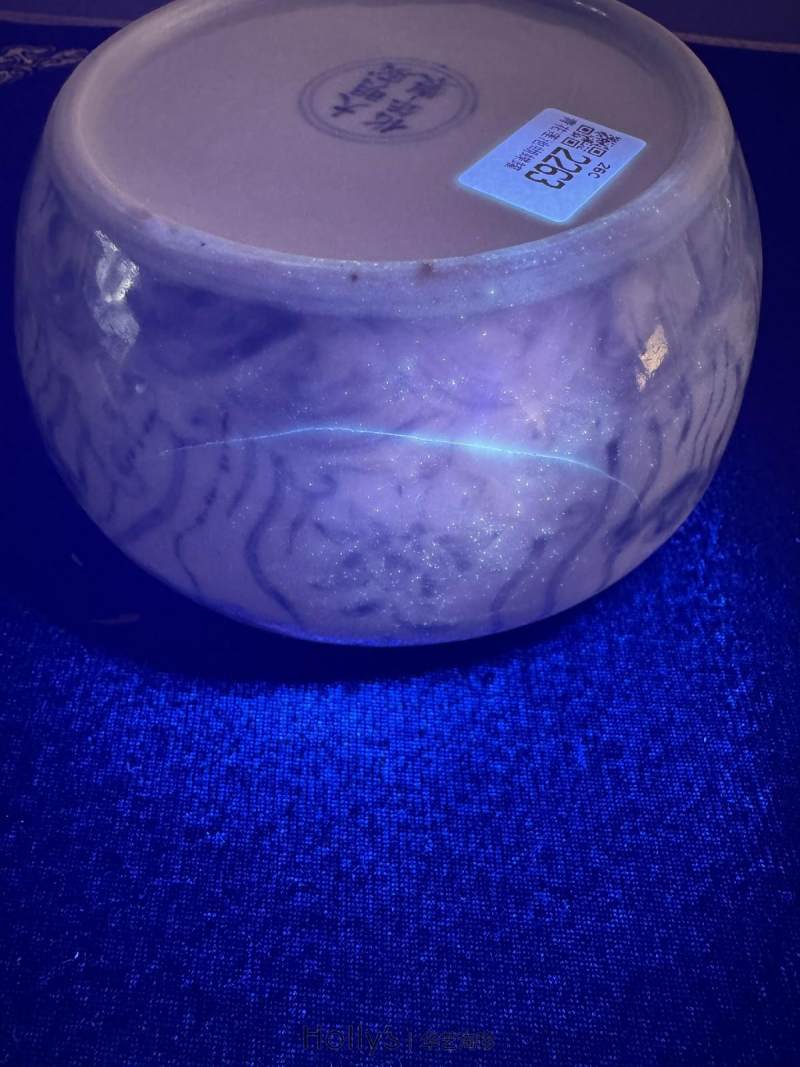 明成化 青花莲池蝴蝶罐 - 图21