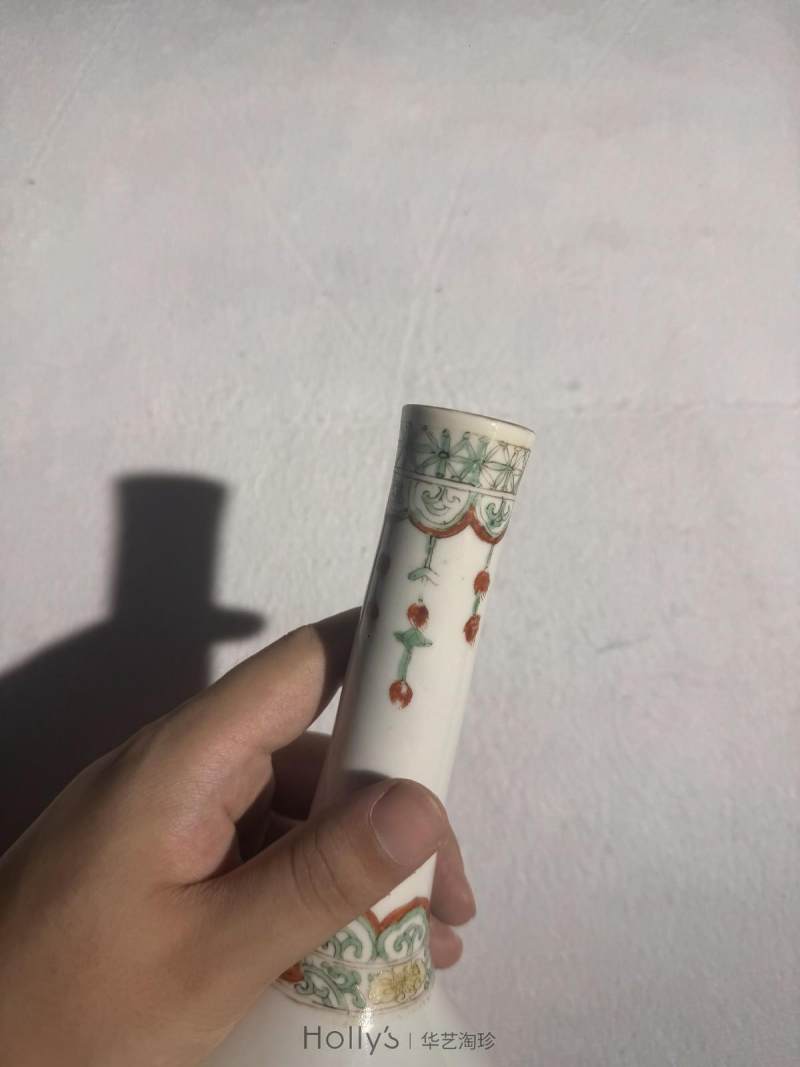 清康熙 五彩狮子戏球胆瓶 - 图16