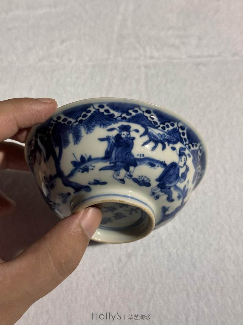 明万历 青花人物纹酒圆 - 图16