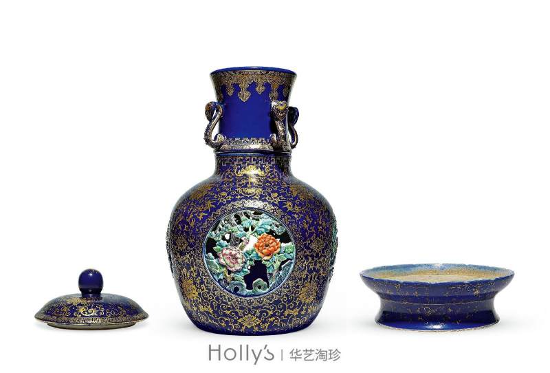 清乾隆 蓝地描金开光镂雕粉彩四季花卉套瓶 - 图34