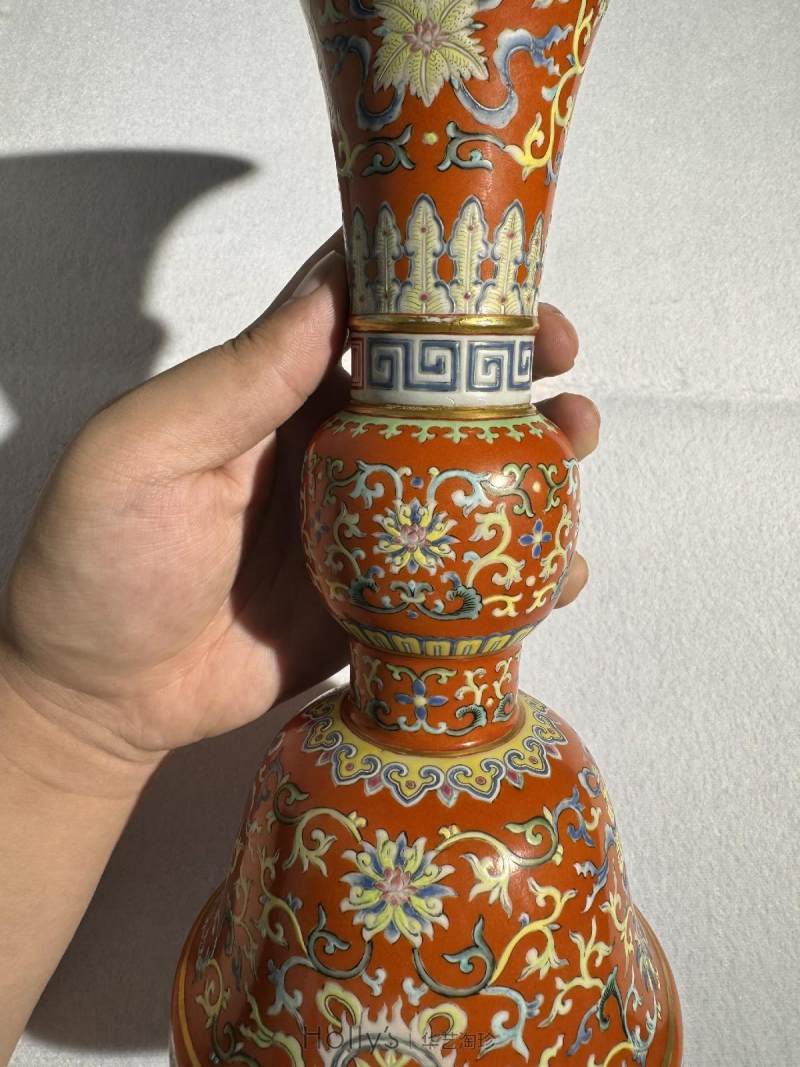清乾隆 珊瑚红地洋彩八吉祥纹花觚 - 图24