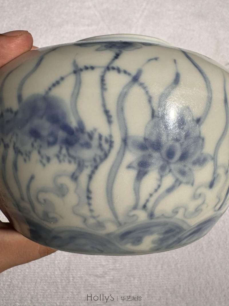 明成化 青花莲池蝴蝶罐 - 图23