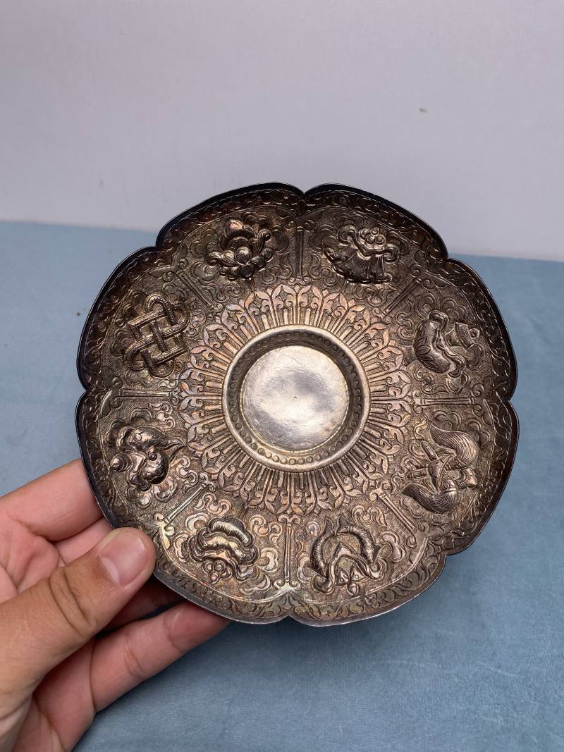 清 银錾刻双龙戏珠佛家八宝纹杯托一套 - 图19