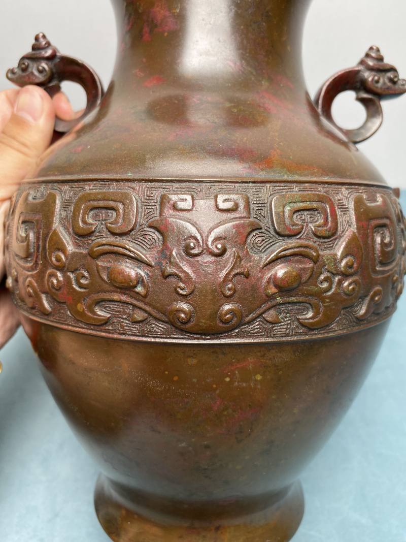 清 “大明宣德年制”款铜饕餮纹龙耳瓶 - 图11