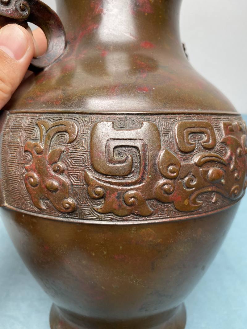 清 “大明宣德年制”款铜饕餮纹龙耳瓶 - 图12
