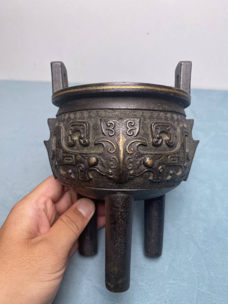 明 铜错金饕餮纹鼎式炉 - 图9