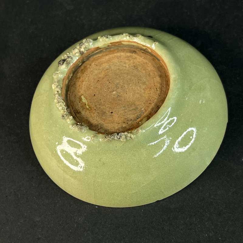 明 龙泉窑花卉纹卧足碟一对 - 图7