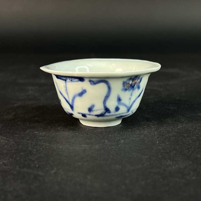 明中期 青花釉里红荷塘纹杯 - 图3