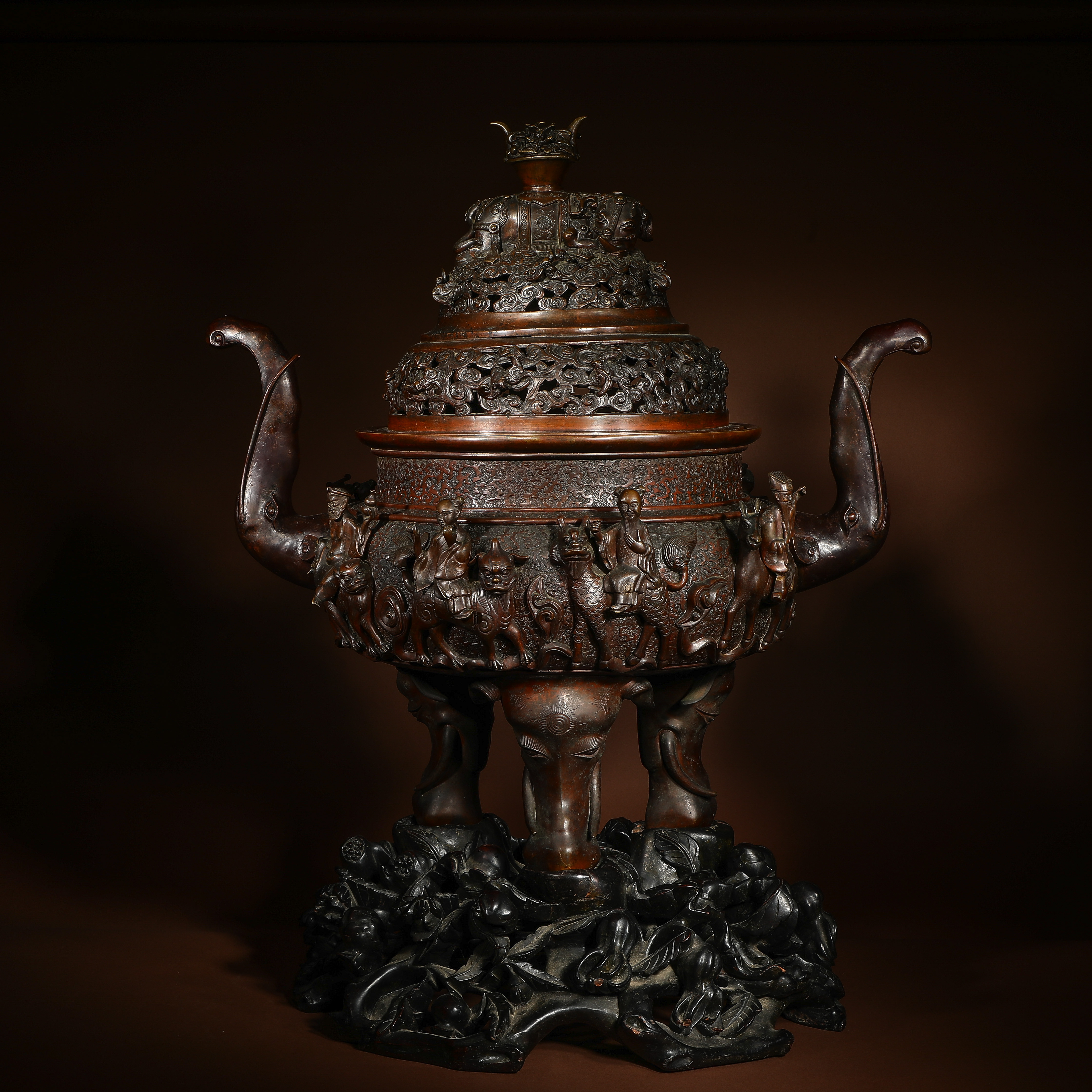 清乾隆铜八仙人物图太平有象三足大熏炉（附原配底座）-多宝古瓷宝典