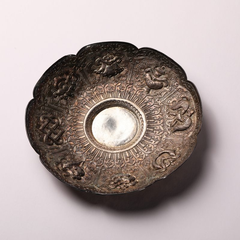 清 银錾刻双龙戏珠佛家八宝纹杯托一套 - 图11
