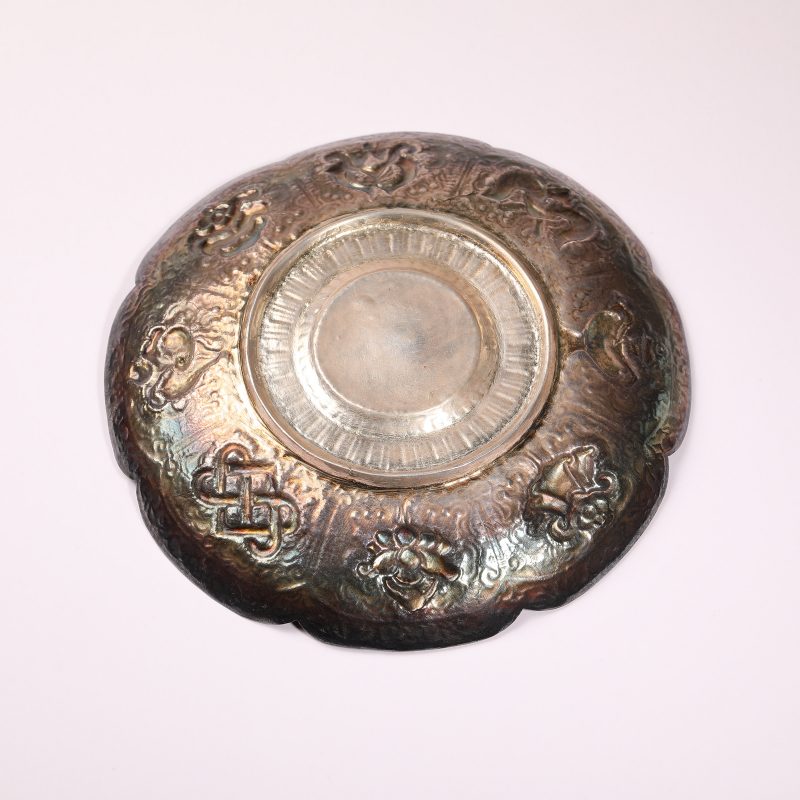 清 银錾刻双龙戏珠佛家八宝纹杯托一套 - 图12