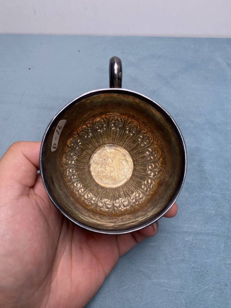 清 银錾刻双龙戏珠佛家八宝纹杯托一套 - 图17