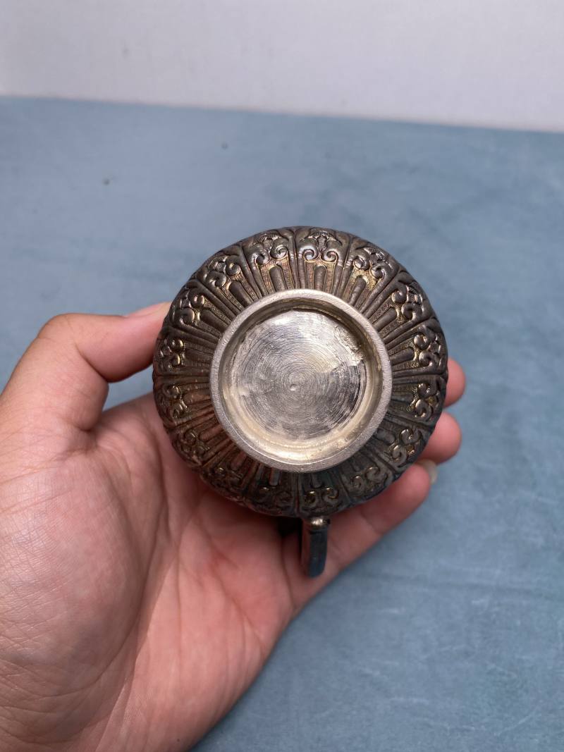 清 银錾刻双龙戏珠佛家八宝纹杯托一套 - 图18