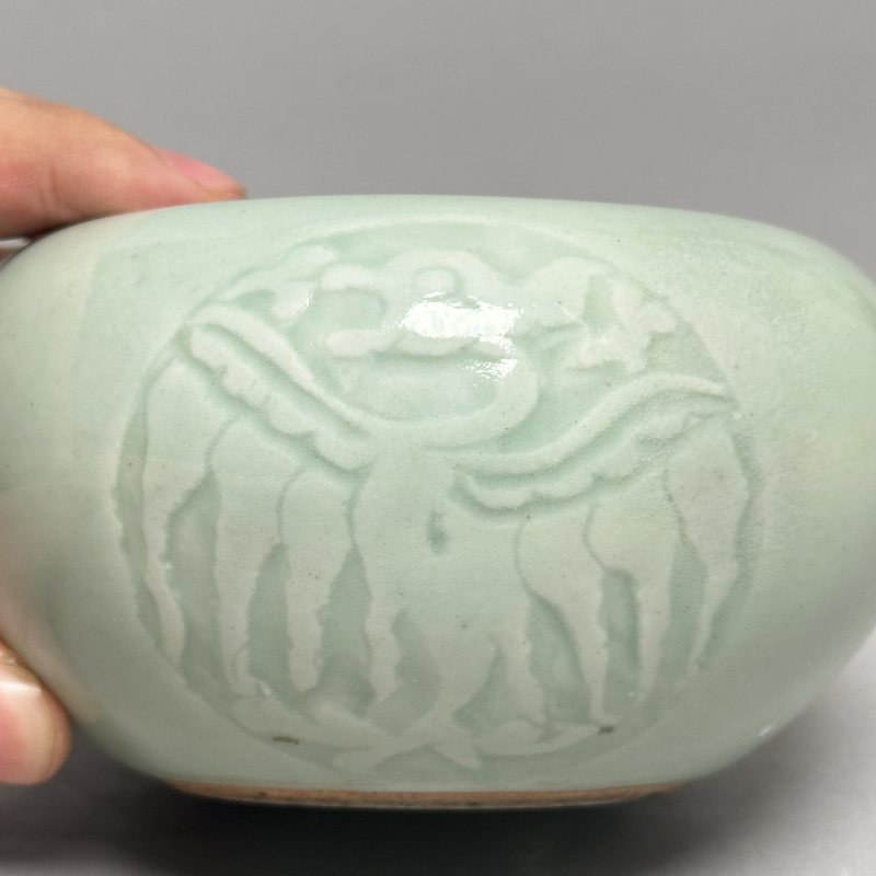 清中期 粉青釉暗刻团凤纹苹果尊 - 图6