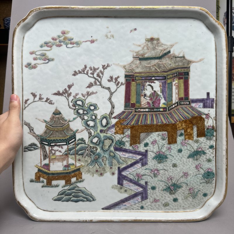 清中期 庭院侍女图四方倭角盘 - 图2