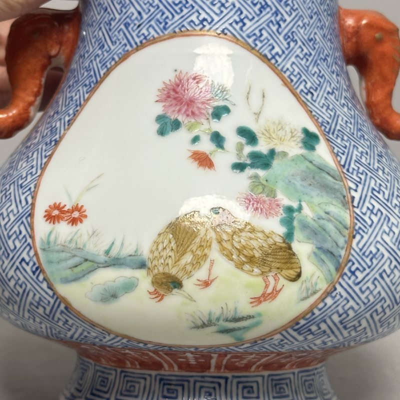 民国 粉彩开光花鸟图象耳尊 - 图3