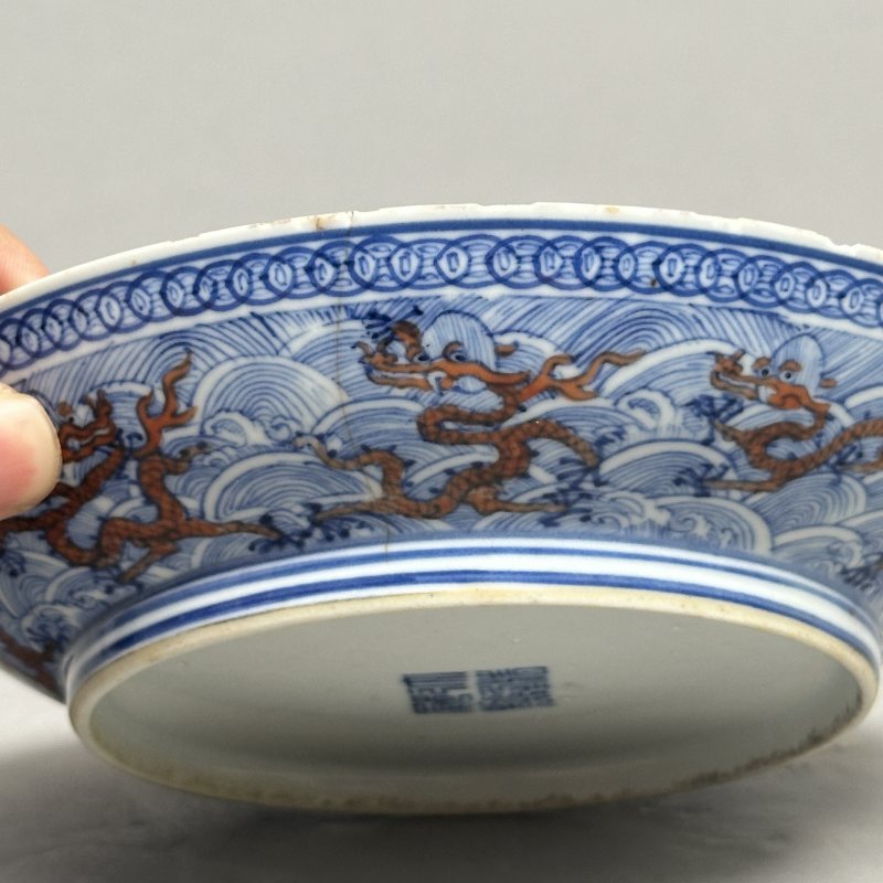 清乾隆 青花矾红龙纹盘 - 图5