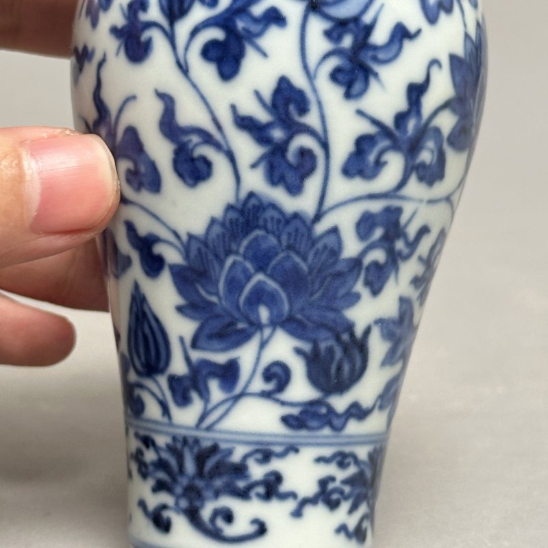 清雍正 青花缠枝莲纹梅瓶 - 图3