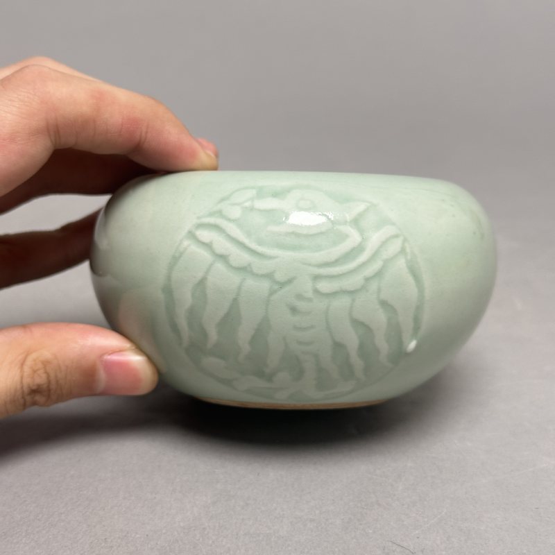 清中期 粉青釉暗刻团凤纹苹果尊 - 图2