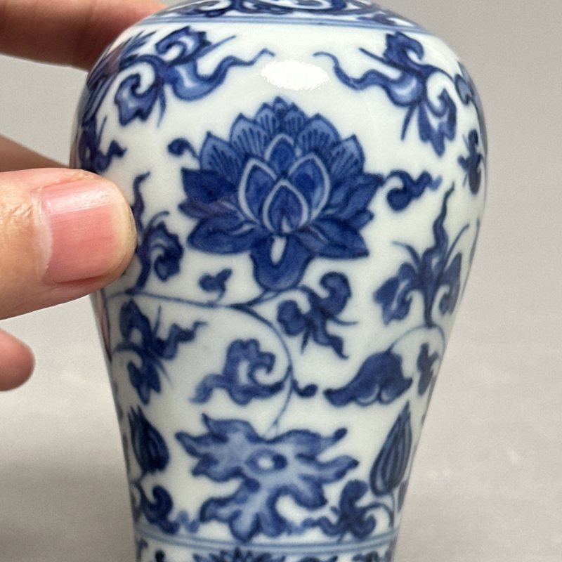 清雍正 青花缠枝莲纹梅瓶 - 图5