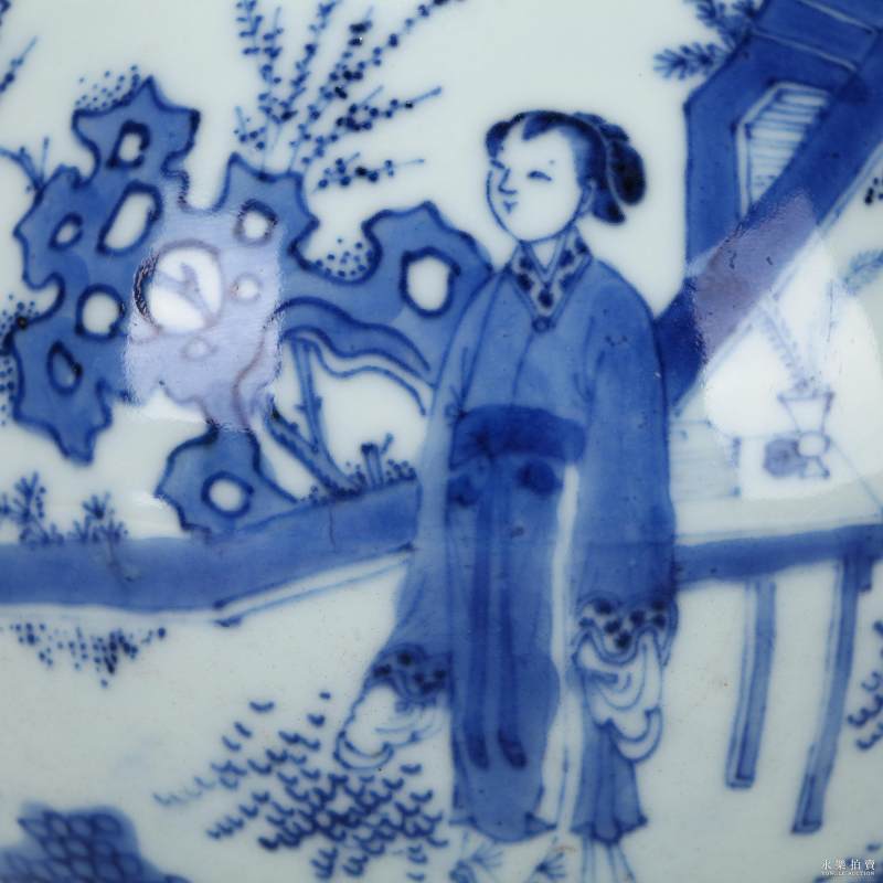 明崇祯 青花通景故事人物长颈瓶 - 图7