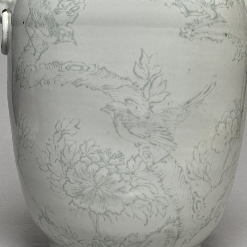 清光绪 白釉隐青花鸟兽耳尊 - 图3